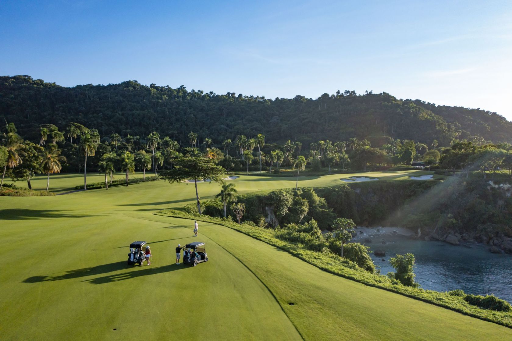 Golf_Family_Drone_047_41d112bd920265906afe9ffb530de2f4